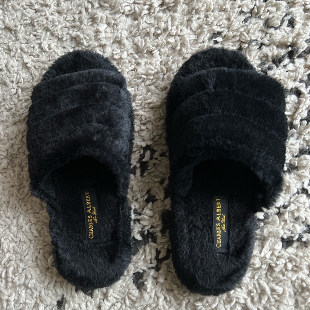Charles Albert New York Black Faux Fur Plush Slippers M 7-8